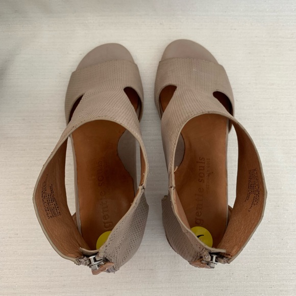 NWOT GENTLE SOULS by Kenneth Cole Roan Heeled Sandals Woman’s 9 - Picture 9 of 13